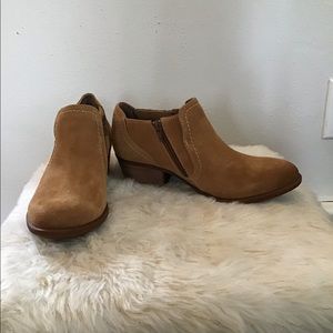 Earth Peak Peru Brown Booties